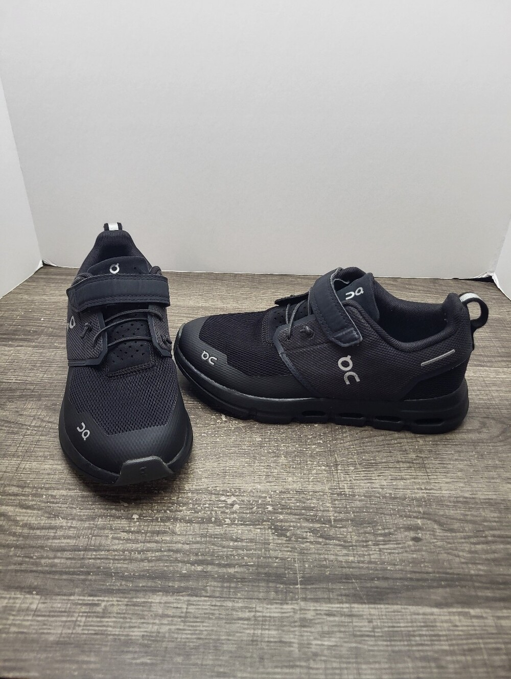 On Cloud Cloud Play All Black Unisex Kids Size 2 Shoes Sneakers